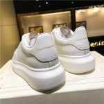 맥킨타 내부 높이 증가 작은 흰색 신발 여성 2022 봄 신모델의 그림