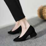 2023 새로운 여성 작업 뾰족한 머리 두꺼운 굽 모조 다이아몬드 로우 힐 작업 싱글 슈즈 여성 백 공식 하이힐 여성의 그림