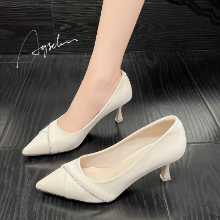 뾰족한 하이힐 하이힐 여성 여름 2023 새로운 가벼운 성숙한 정장 싱글 슈즈 얕은 입 높이 샌들 기질 여성 신발의 그림