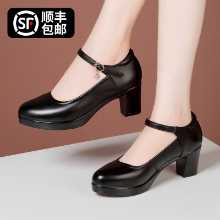 워킹 하이힐 여성 피곤하지 않은 발 가죽 중간 굽 두꺼운 굽 한 단어 버클 청삼 모델 트레이닝 신발 부드러운 바닥 어머니 신발의 그림