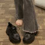 폭발적인 팝 신발 2023 가을 새로운 하이힐 히칭 작은 사람들이 높은 두꺼운 바닥 머핀 트레이너 여성을 보여줍니다.의 그림