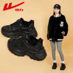 캐주얼 키 높이 여성 운동화의 그림