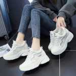 키 높이 신발의 그림