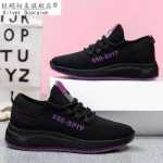 여성 스포츠 캐주얼 신발의 그림