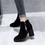 온주 프로스트 가죽 겨울 청키 힐 여성용 쇼트 부츠 가을과 겨울 2023 새로운 하이힐 짧은 첼시 부츠 여성용 부츠의 그림