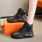 하이 탑 여성 신발의 그림