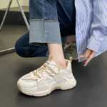 남성 캐주얼 신발의 그림