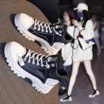 가죽 하이 탑 마틴 부츠의 그림