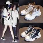 가죽 하이 탑 마틴 부츠의 그림