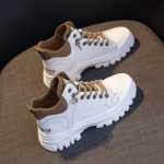 가죽 하이 탑 마틴 부츠의 그림