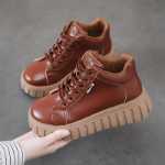 캐주얼 마틴 부츠의 그림