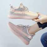 코코넛 플라이 니트 신발의 그림