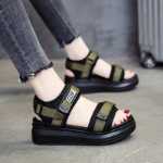 여성 샌들의 그림