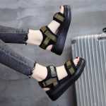 여성 샌들의 그림