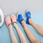 비치 양말 신발의 그림