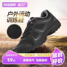 남성용 신체 훈련 신발의 그림