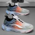 남성  스포츠 신발의 그림