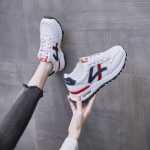 주방 특수 신발 /미끄럼 방지 메쉬 신발의 그림