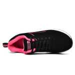 미끄럼 방지  중년 및 노인 운동화의 그림