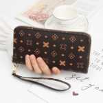 대용량 지퍼 지갑의 그림