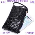 블랙 클러치 백의 그림