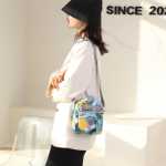 나일론 캔버스 크로스 바디 가방의 그림