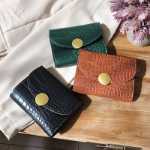 악어 패턴 가방의 그림