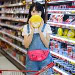 남성 여성 벨트 가방의 그림