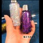 슈퍼 반짝이 스팽글 스팽글 별 다이아몬드 젤 접착제없는 바디 헤어 반짝이 어린이 무대 메이크업의 큰 병의 그림