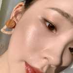 바디 하이라이터 스프레이 스프레이 글리터 펄 편광 스프레이 파우더 스프레이 팔 헤어 쇄골 신부 메이크업 무대 메이크업의 그림