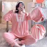 산후 모유 수유 잠옷의 그림