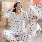 산후 모유 수유 잠옷의 그림