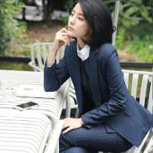 봄과 가을 여성 정장의 그림