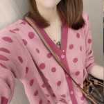 브이넥 여성용 탑 니트 카디건 재킷의 그림