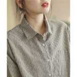 레트로 코튼과 린넨 스트라이프 긴팔 셔츠의 그림