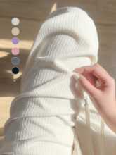 화이트 와이드 팬츠의 그림