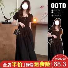 블랙 드레스의 그림