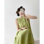 아보카도 그린 린넨 드레스의 그림