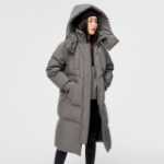 여성 패션 다운 재킷의 그림