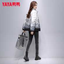 여성용 라이트 숏 다운 재킷의 그림