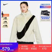 나이키 여성 자켓의 그림