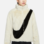 나이키 여성 자켓의 그림