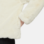 나이키 여성 자켓의 그림