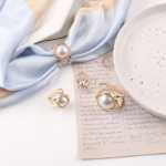 진주 스카프 버클의 그림