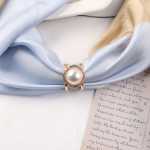 진주 스카프 버클의 그림