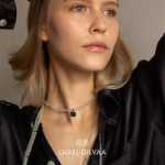 다목적 목걸이 팔찌 발찌의 그림