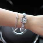 럭셔리 패션 시계의 그림