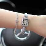 럭셔리 패션 시계의 그림