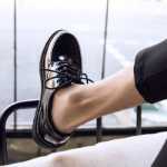 남성 레이스 업 캐주얼의 그림