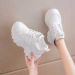 여성 키 높이 신발의 그림